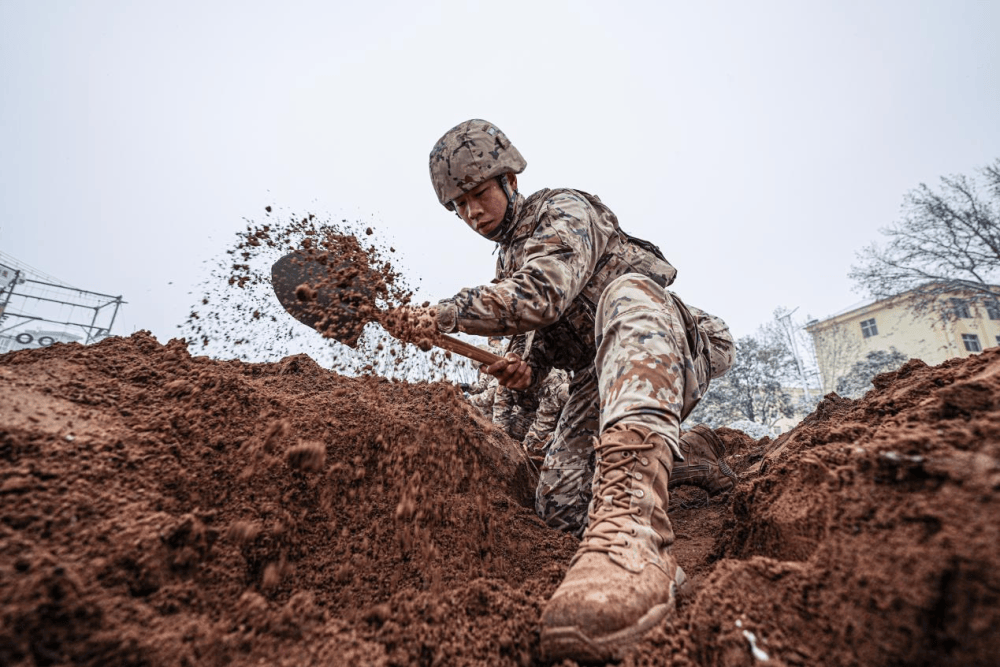 號角催徵！全軍部隊開展新年度軍事訓練