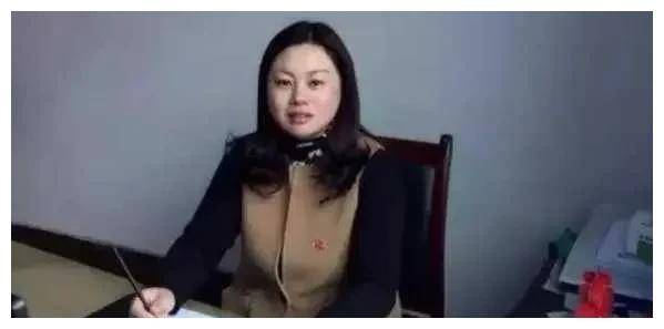 原創落馬女幹部流淚懺悔：幫領導管百萬金庫，買奢侈品賺足面子