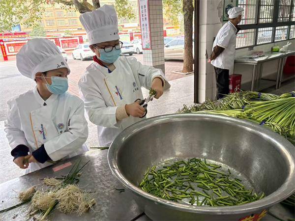 祁陽市人民中心小學：“大小幫廚”進食堂 勞動教育“味”更濃