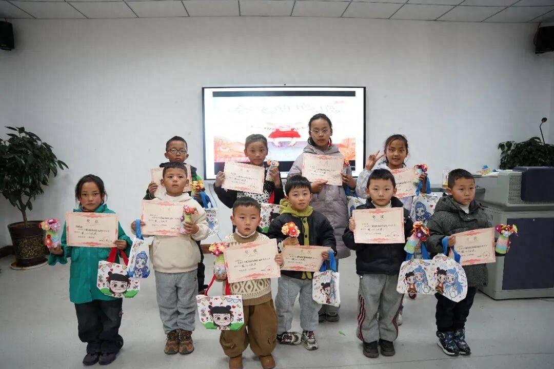 西藏拉薩市圖書館組織開展少兒暖冬情感實踐營活動
