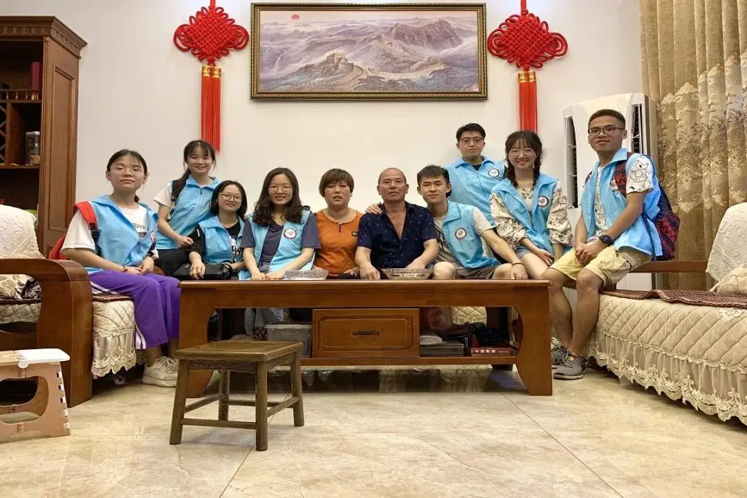 “替英雄同學盡孝”，大學生們堅持了15年