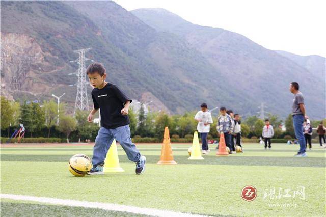 會澤縣鍾屏小學2025年鄉村少年宮成果豐碩