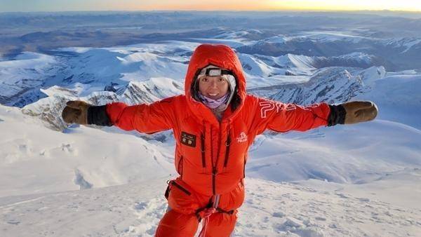 六封遺書與十四座雪山——專訪全球首位無氧登頂（新規則）14座8000米以上雪山的女性登山者何靜