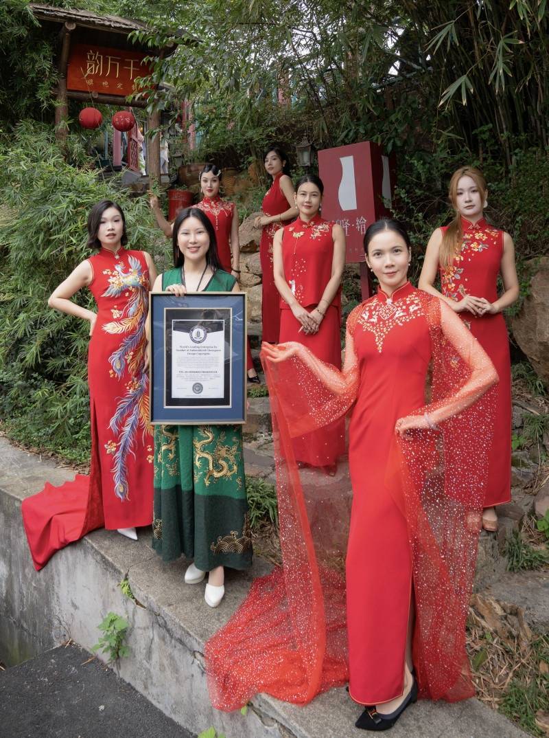 長沙刺繡旗袍獲勞倫斯世界紀錄認證