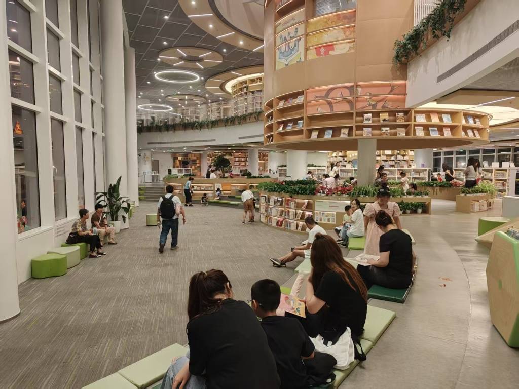 閱讀的未來｜“一座難求”背後，圖書館如何守護“深度閱讀”