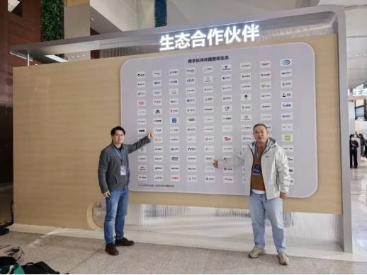 快递100荣获“全球快递物流一站式数智服务平台”称誉