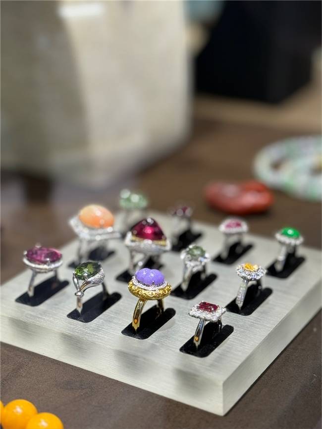 貴州首家珠寶奇石古玩城盛大啟幕 打造文化交流與收藏交易新地標