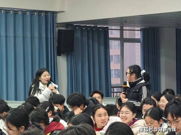 南江縣實驗中學開展特色語文講堂 探索AI、熱梗與詩詞的融合表達