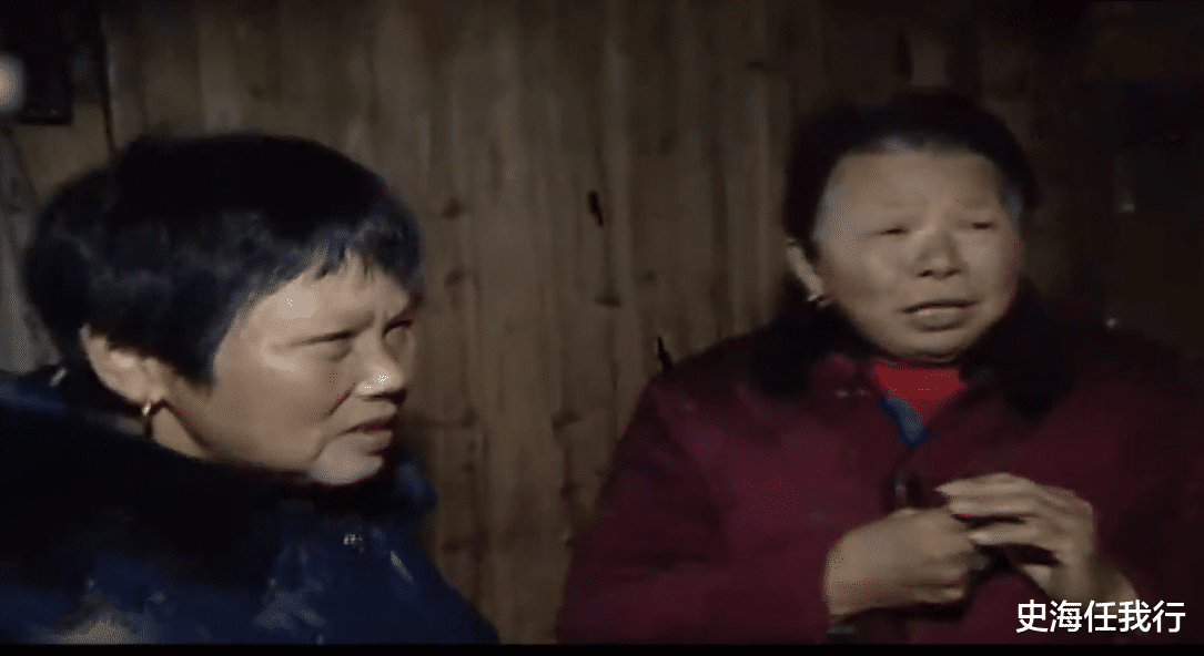 原創夫妻養育四子女，年老癱瘓後被丟門外，兒子叫囂：讓法律來懲治我