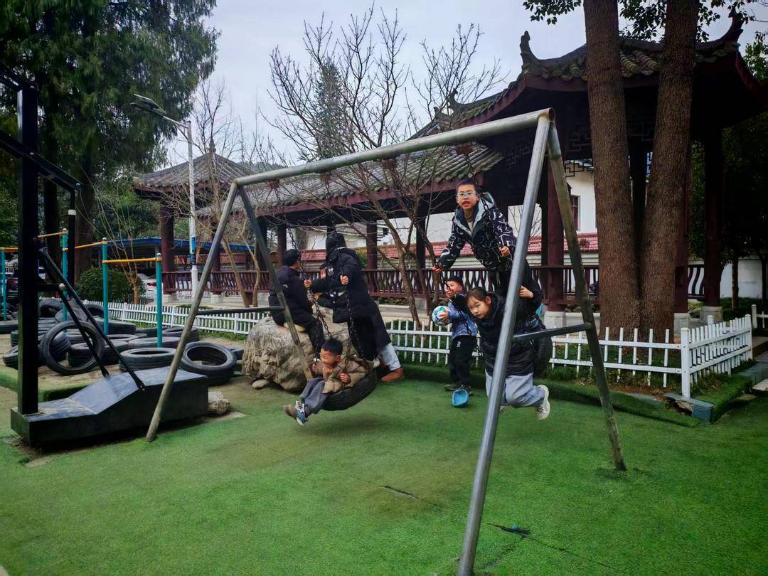 范家小學“學區房”裡的家長們｜封面深鏡