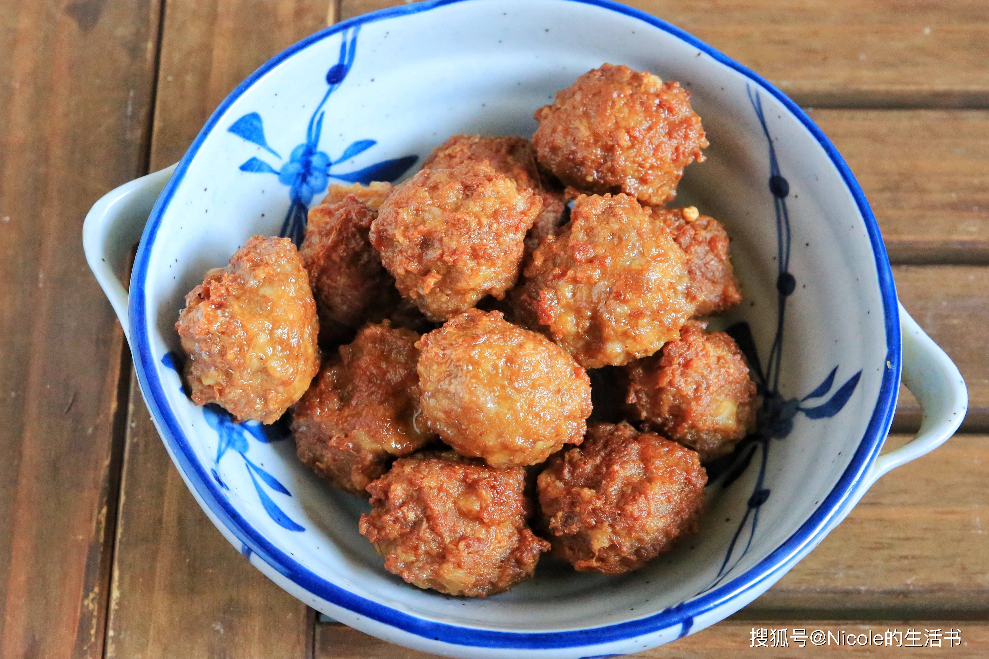 原創帶來無限暖意的秋冬美食：砂鍋白菜丸子煲