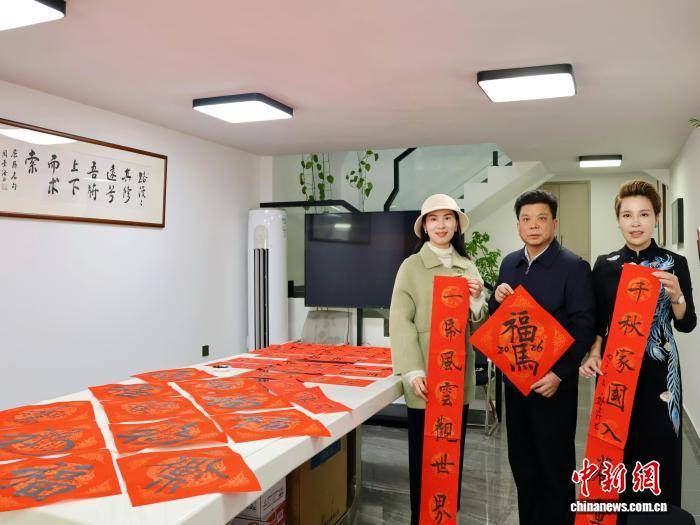 筆墨傳情送萬福 福建寧德書法志願服務暖人心