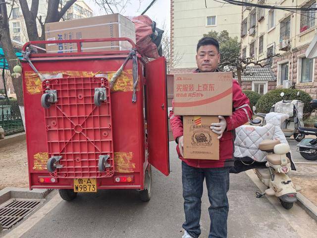 新春走基層丨一位濟南快遞小哥九年新春堅守 見證市民“菜籃子”升級