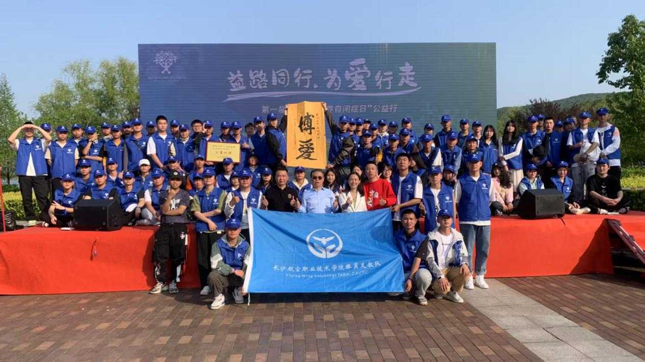 紮根人民 書法“五進”——曾昭才先生的藝術堅守與人民情懷