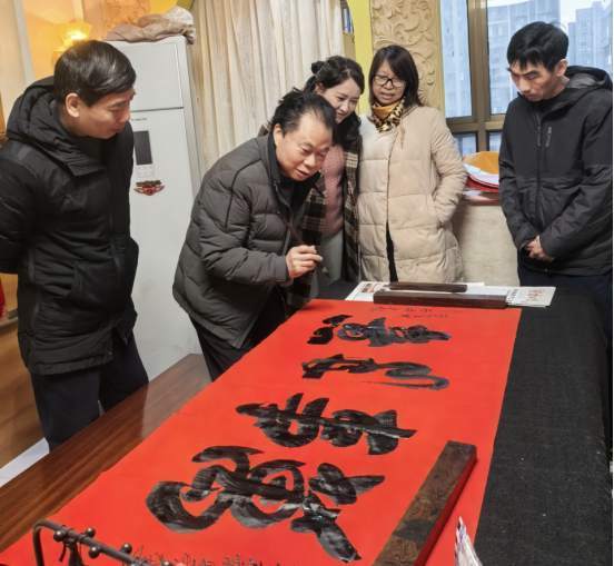 紮根人民 書法“五進”——曾昭才先生的藝術堅守與人民情懷