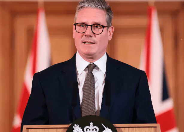 原創中英簽下45億大單後，英國突然對華出手，中企被拉黑，外交部反擊