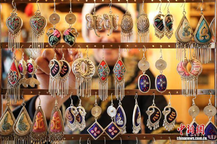 （新春走基層）探訪中國刺繡的“活化石”——水族馬尾繡製作技藝