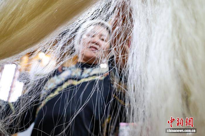 （新春走基層）探訪中國刺繡的“活化石”——水族馬尾繡製作技藝