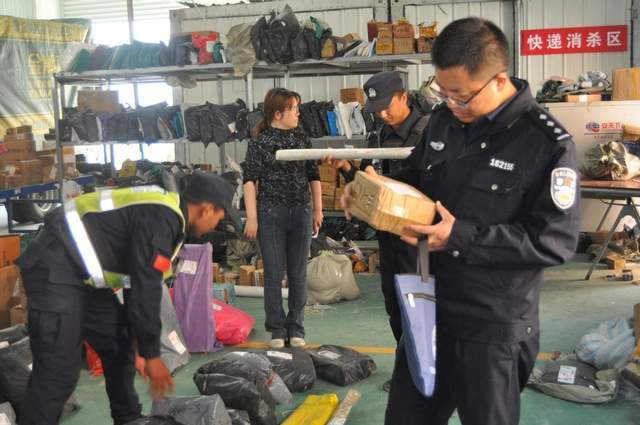 強化寄遞行業檢查 築牢物流禁毒防線