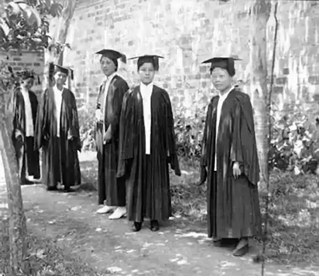 中國百年女性教育發展史：從傳統桎梏到現代教育的演進歷程