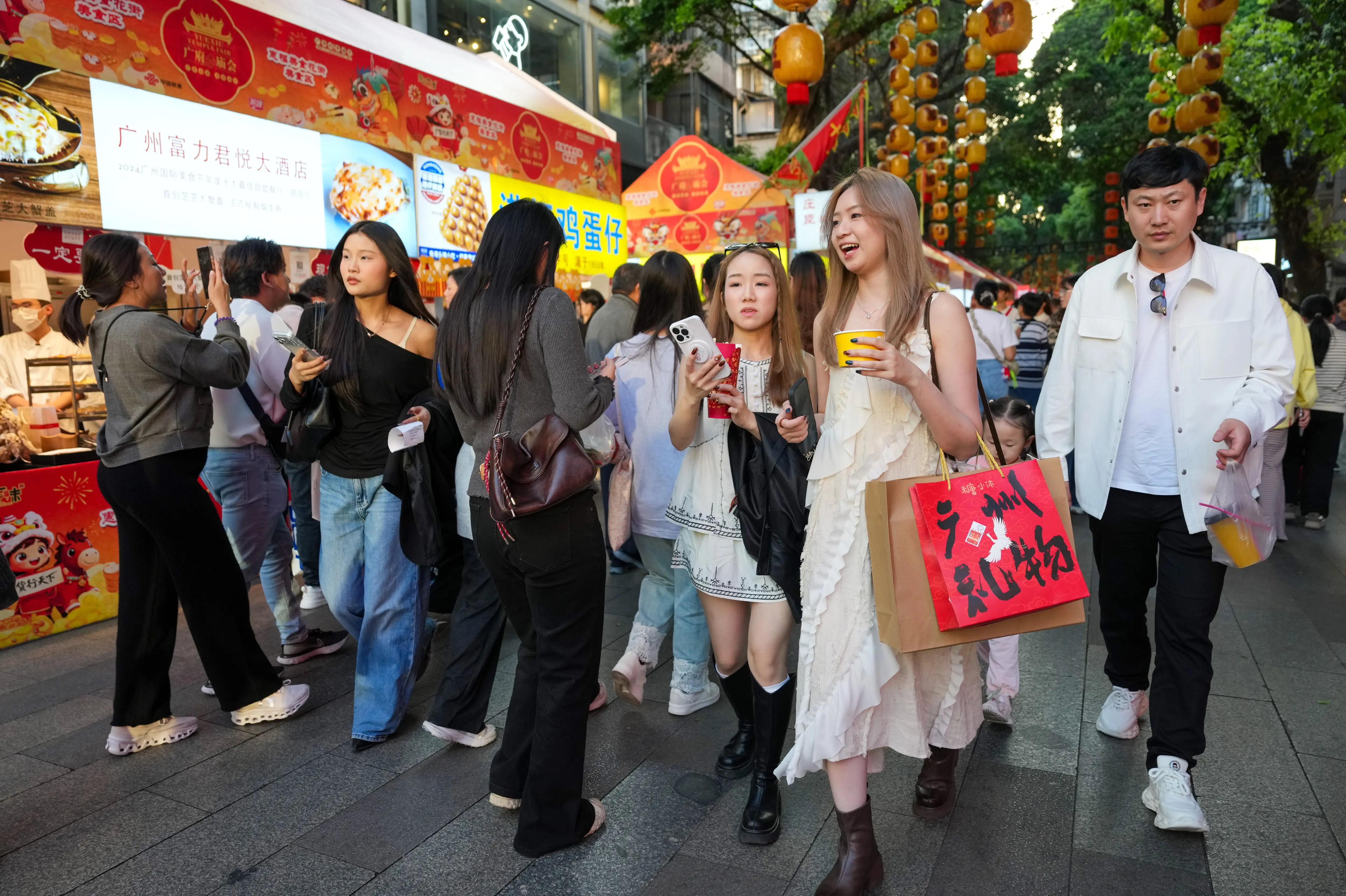 來廣府美食廟會體驗“食在廣州”