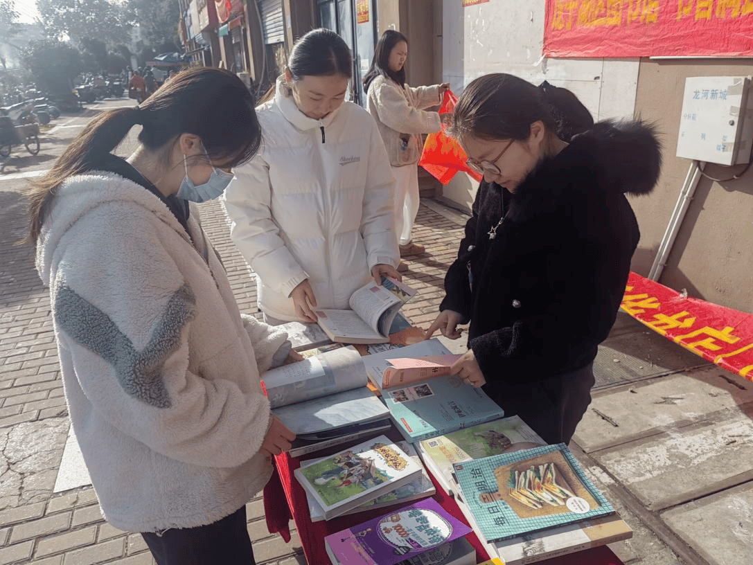 蚌埠曹山街道民政服務站 開展圖書借閱活動