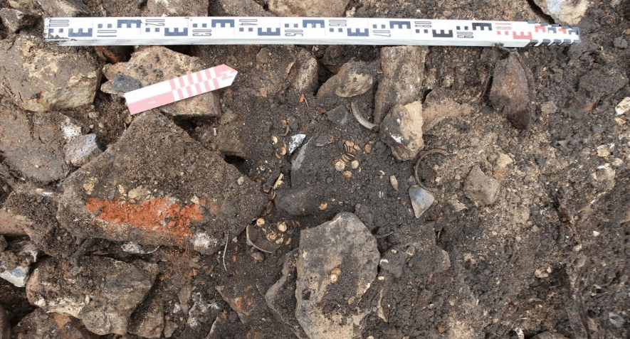 原創房屋裝修期間發現409枚金幣，總價值340萬元