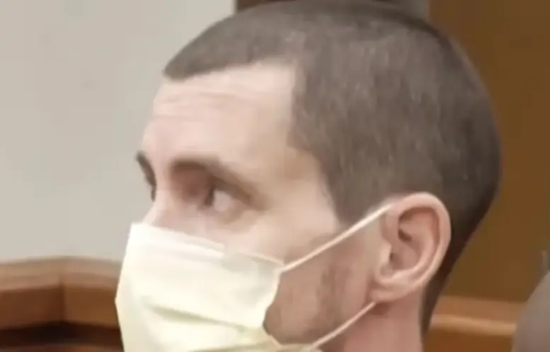 原創森林裡發現一臺冰箱，裡面裝著一具女性屍體