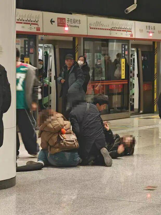 “住手，我是公安大學的！”