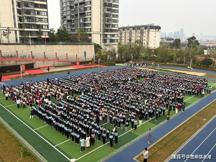 實戰演練築防線 安全意識入人心——官渡區金馬小學開展消防安全應急疏散演練