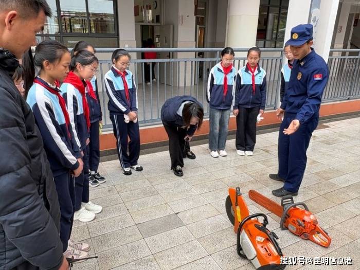 實戰演練築防線 安全意識入人心——官渡區金馬小學開展消防安全應急疏散演練