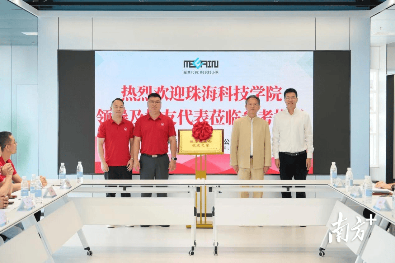 大學書記走訪校友企業推薦5名畢業生，CEO：現場簽約！