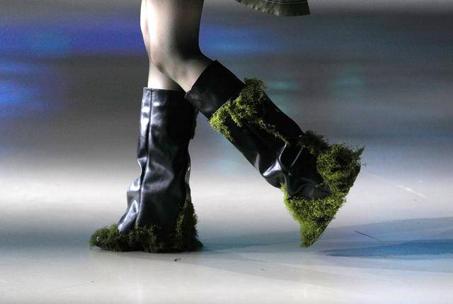 “時尚100”秀演走進央美美術館，“光禾作用”系列展示女性力量