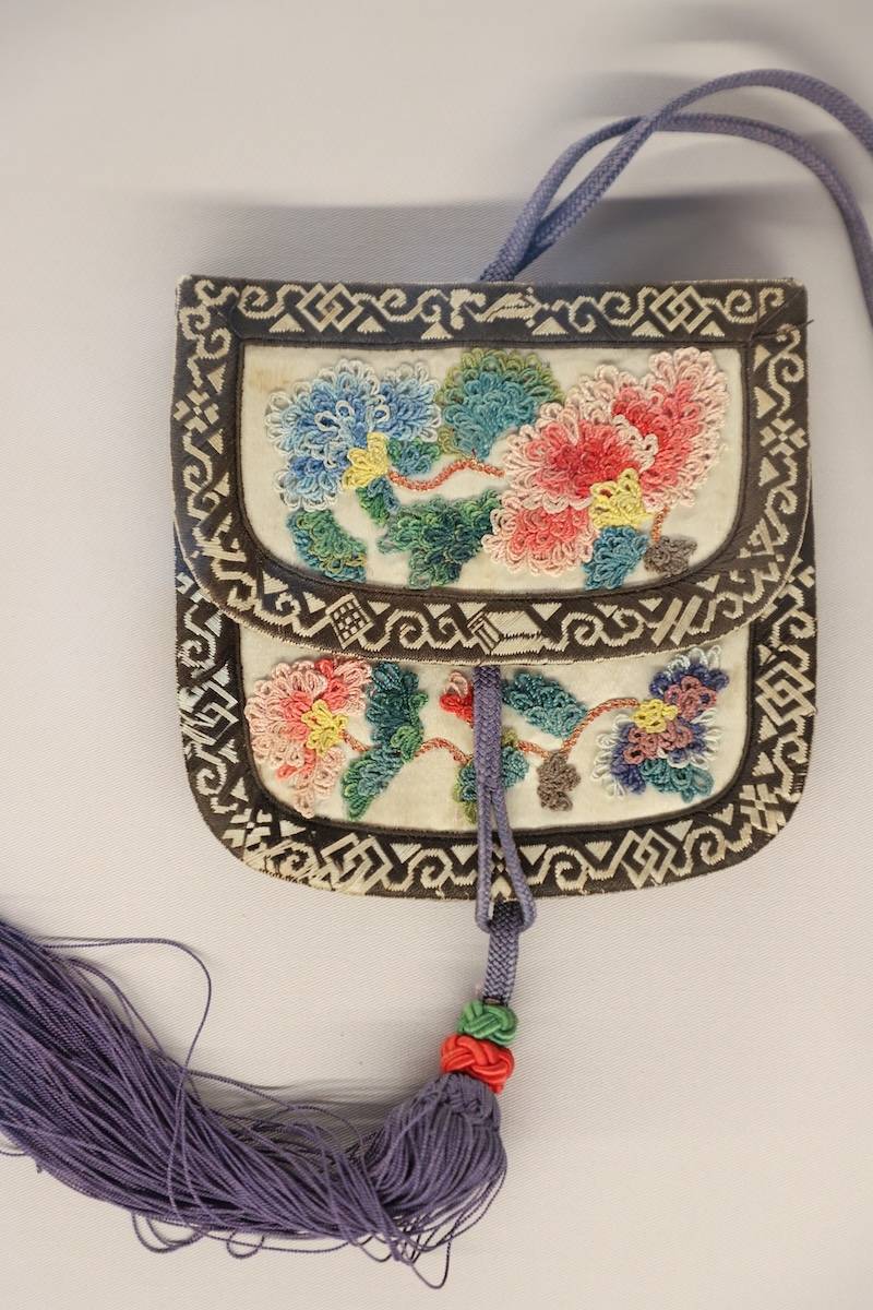 感受盈握之間的荷包與刺繡之美