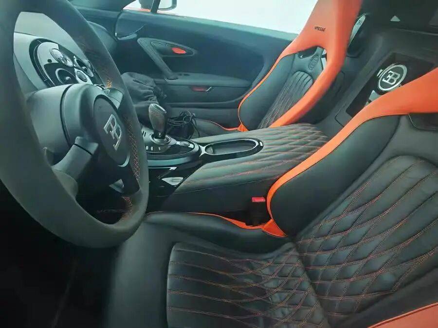 一輛無法上牌的布加迪威航拍出1305萬元！輔拍機構：收藏或展示等用途