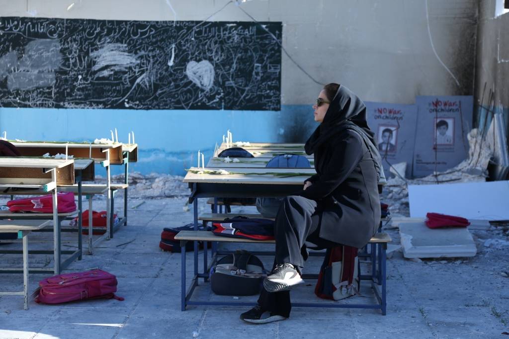 圖說｜310名師生遇難！伊朗悼念美以襲擊遇難小學生