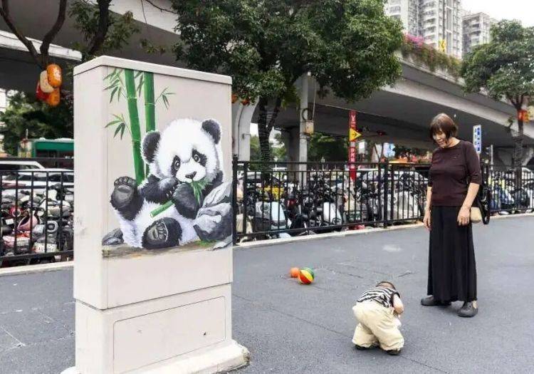 廣州環衛工在街頭電箱畫畫火出圈！當事人回應：小時候因動漫愛上畫畫