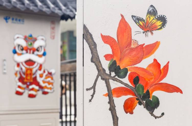 廣州環衛工在街頭電箱畫畫火出圈！當事人回應：小時候因動漫愛上畫畫