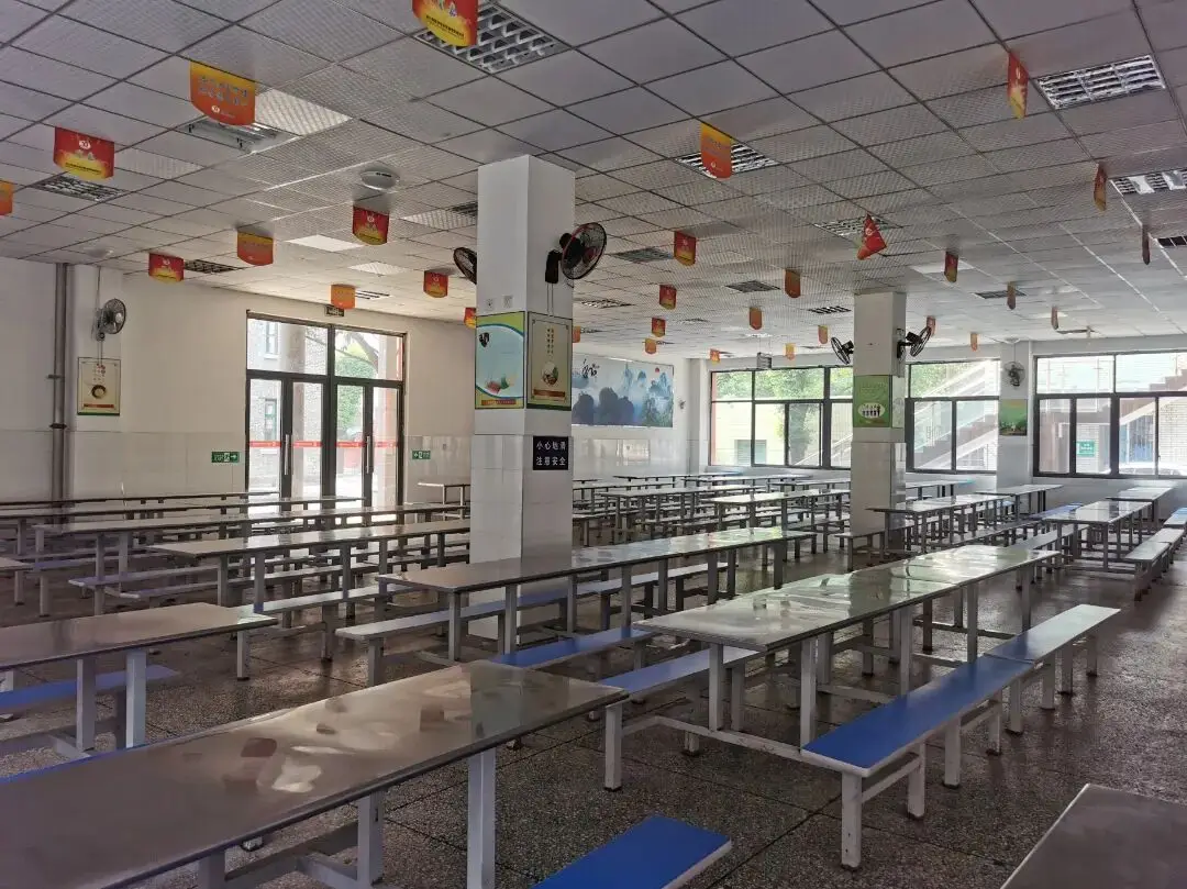 原創成都老牌中學逆襲！72 載守心育人，成教育界黑馬！