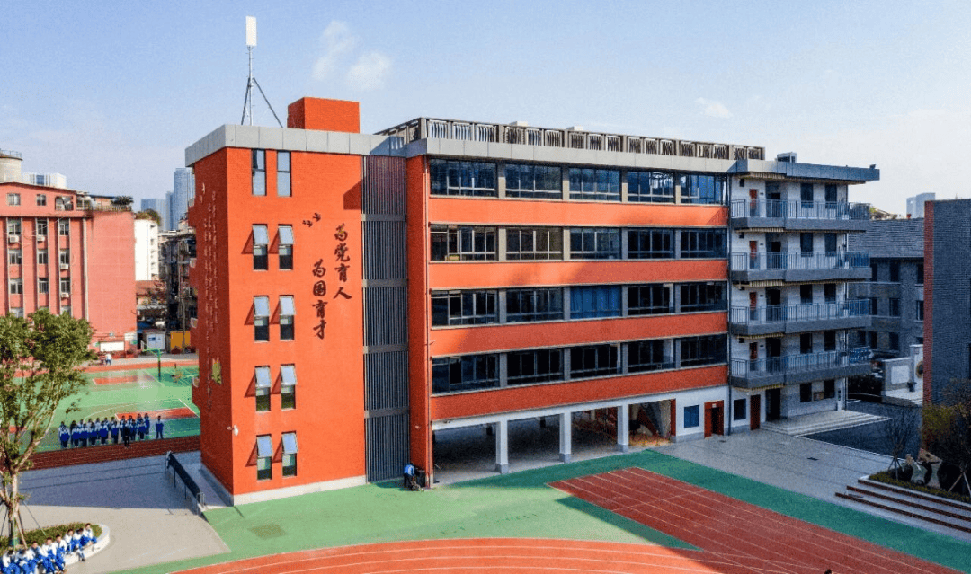 原創成都老牌中學逆襲！72 載守心育人，成教育界黑馬！