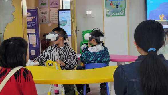 石臺縣圖書館舉辦VR科普活動，小讀者用PICO體驗遠古世界