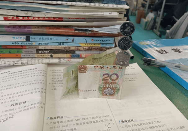 “完了已經被出題老師看到了……”物理老師：“謝謝，已收藏~”