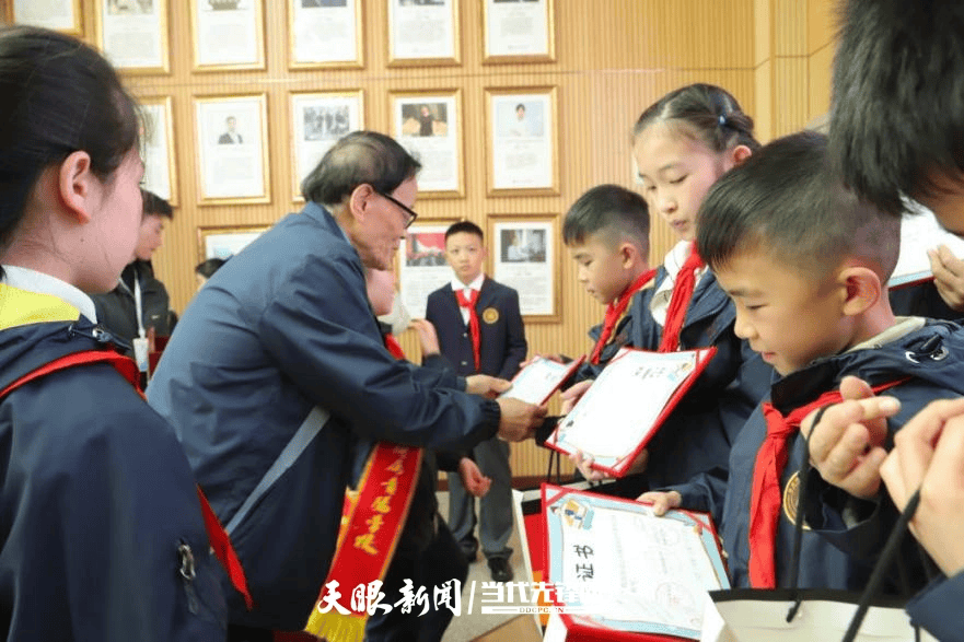 觀山湖區圖書漂流展覽進校園系列活動走進華東師範大學附屬貴陽學校