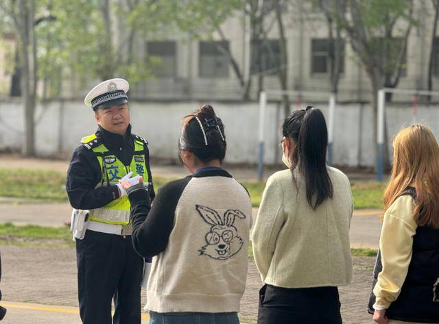 新駕駛人丨進駕校 講交規 讓安全從“起步”開“駛”