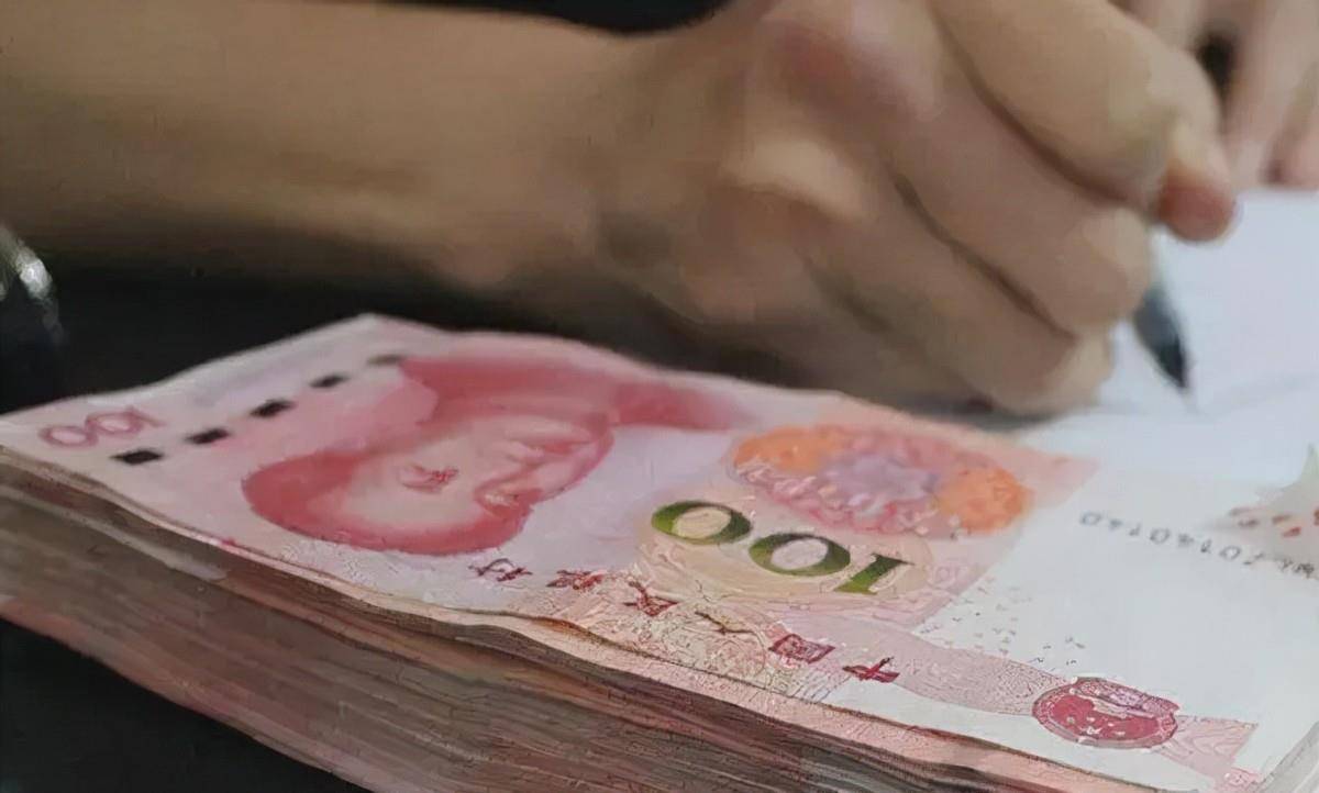 原創2017年，安徽一女會計貪汙1158萬，給男主播刷百萬鑽石