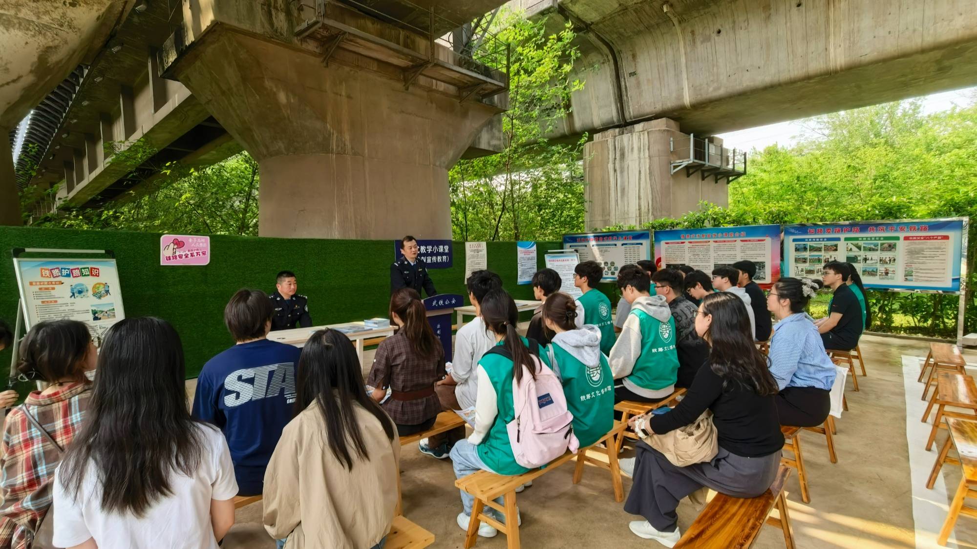 60名大學生走進鐵路警務區 學習安全知識