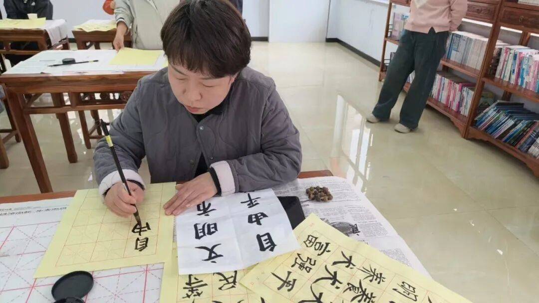 翰墨飄香潤社羣 公益書法傳經典——幸福街第二社羣書法教學公益課順利開展