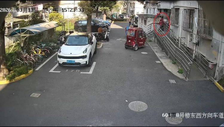 快遞員偷走門口手機，結果手機自己“報警”了