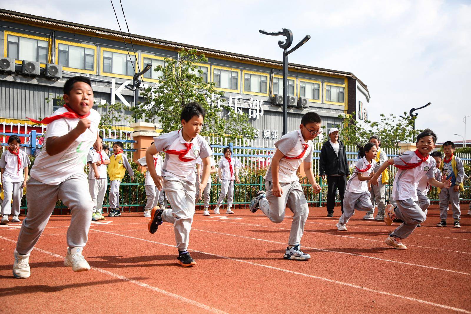 曲靖會澤：AI“助教”站上操場，翠屏小學讓體育課“燃”起來