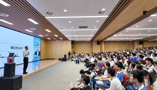 施一公：“跑在最前面”的人與一所“不被定義”的大學